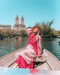 num barco a remos no Central Park no melhor Instagram spots em NYC