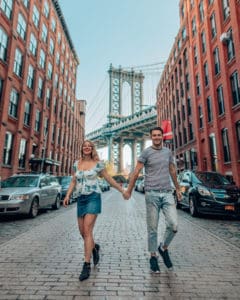 couple in front of Manhattan bridge