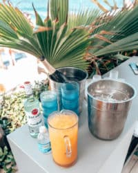 vodka et prosecco dans un club de plage